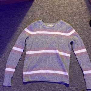 Sweater no stains looks new